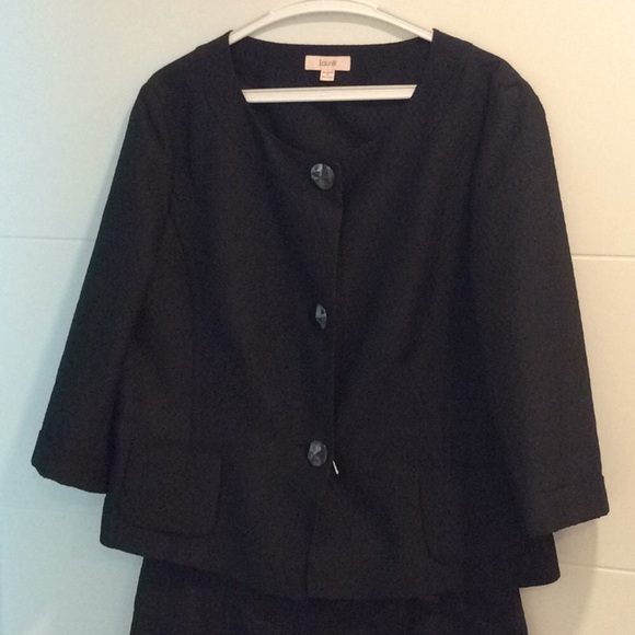 Laurel by Escada Black Set - Picture 1 of 16